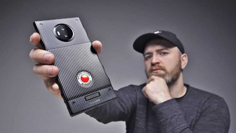 В новом видеоклипе был показан дизайн сумасшедшего футуристического телефона Hydrogen One с голографическим дисплеем от компании Red