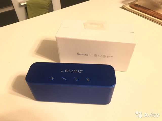 Первое, что бросается у Samsung Level Box Mini из коробки где мы найдем только дополнительный кабель USB  MicroUSB, его размер,