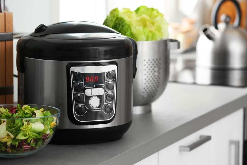 Мультиварка удобный кухонный прибор, оснащенный программным управлением Устройство создано для приготовления пищи либо в автоматическом, либо в полуавтоматическом