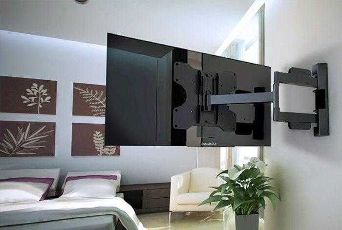 Как повесить телевизор на стену с кронштейном и без него